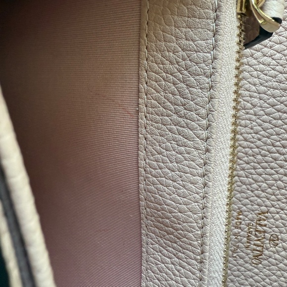 Valentino Garavani Wallet On Chain (Blush) - Picture 10 of 16